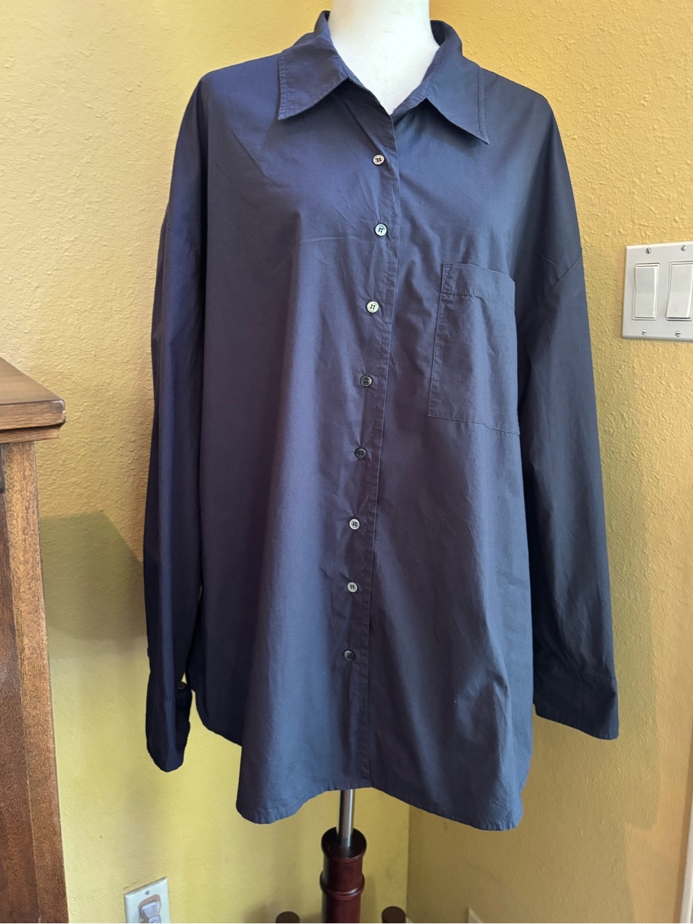 Xirena Navy Beau button up in XL.